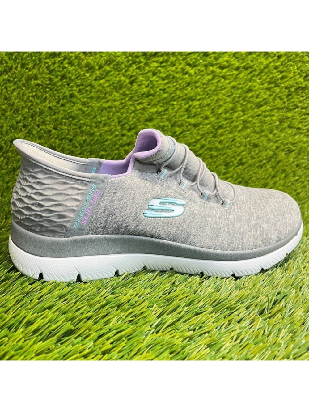 Skechers Summits Dazzling Haze Womens Size 7D Gray White Walking Shoes Sneakers